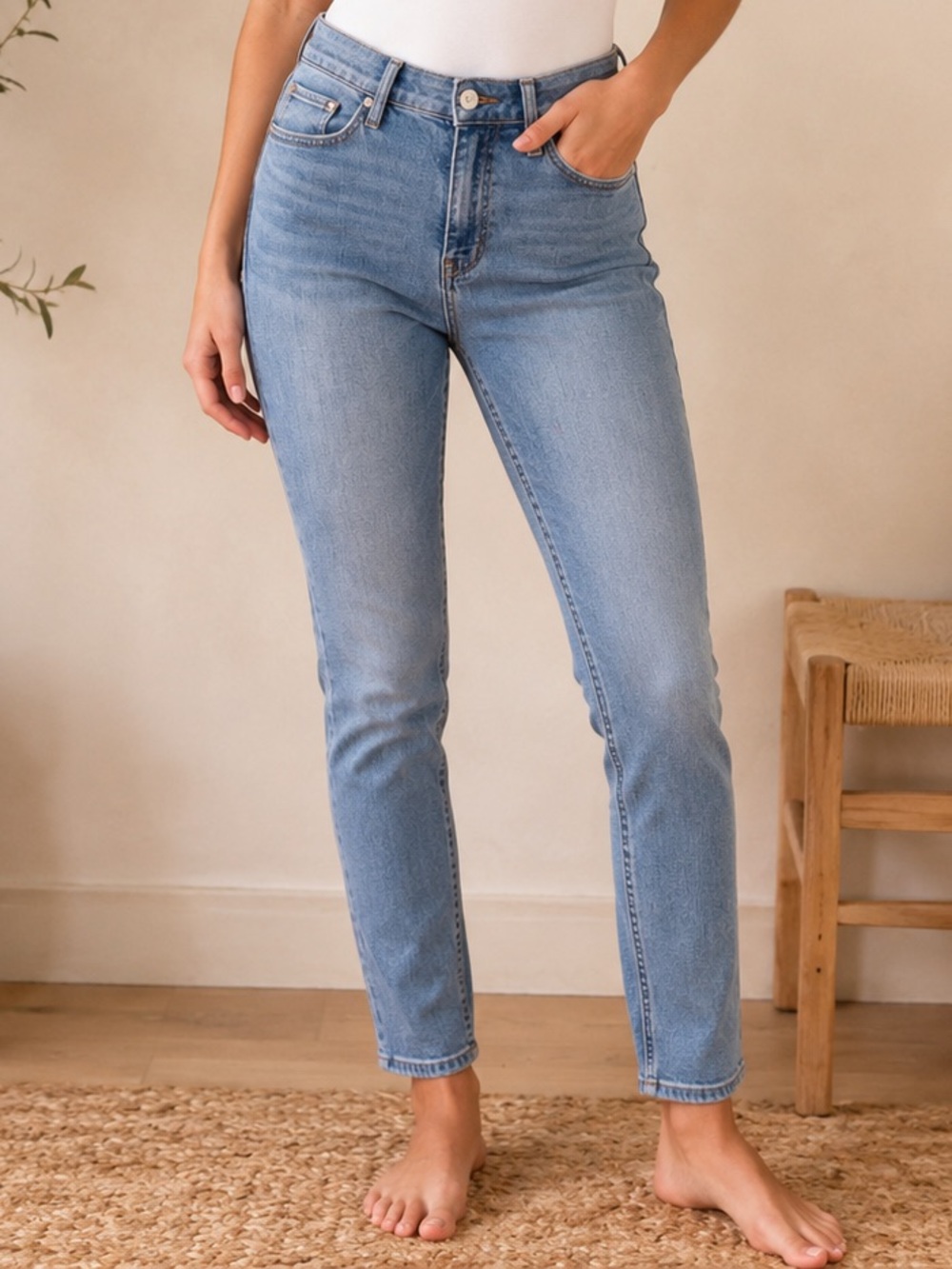 Calvin Klein Mid Wash High-Rise Slim Straight Jeans Excellent Condition size 26